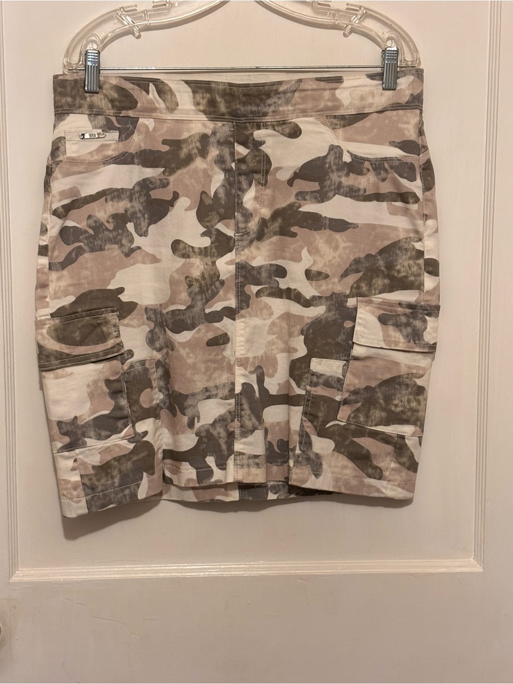 Women’s CoCo+Carman Camouflage Skirt with Cargo pockets Sz L